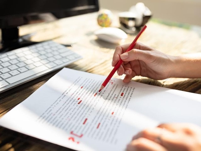 ¿Cuáles son los errores más comunes en la revisión de textos?