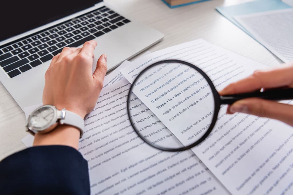 Revisiones de documentos en múltiples idiomas